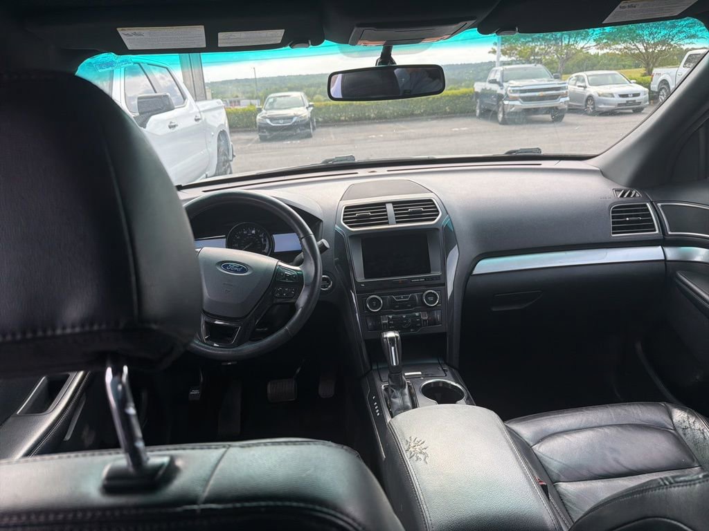 Used 2016 Ford Explorer XLT w/ Equipment Group 202A FWD image 7