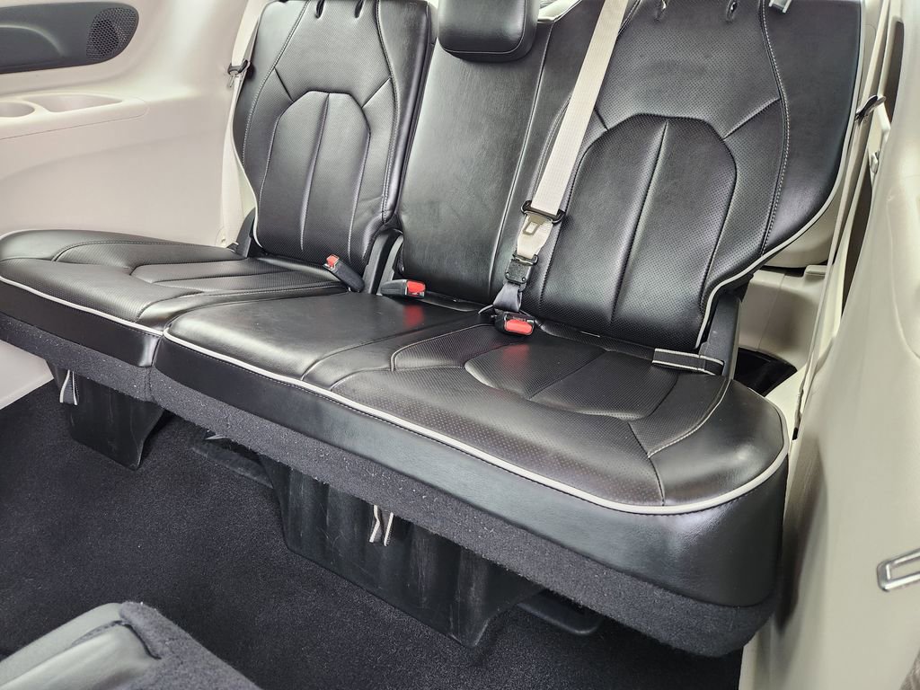 Used 2024 Chrysler Pacifica Limited image 37