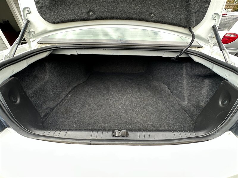 Used 2011 Chevrolet Impala LS FWD image 10