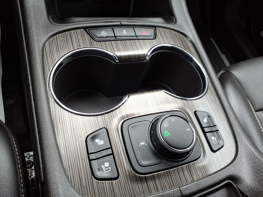 Used 2023 GMC Acadia SLT w/ Technology Package FWD image 22