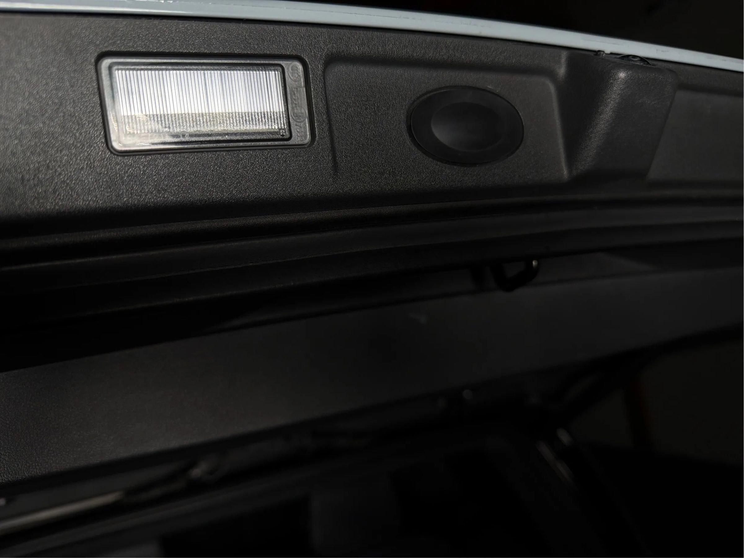 Used 2023 Rivian R1S Adventure AWD/4WD image 26