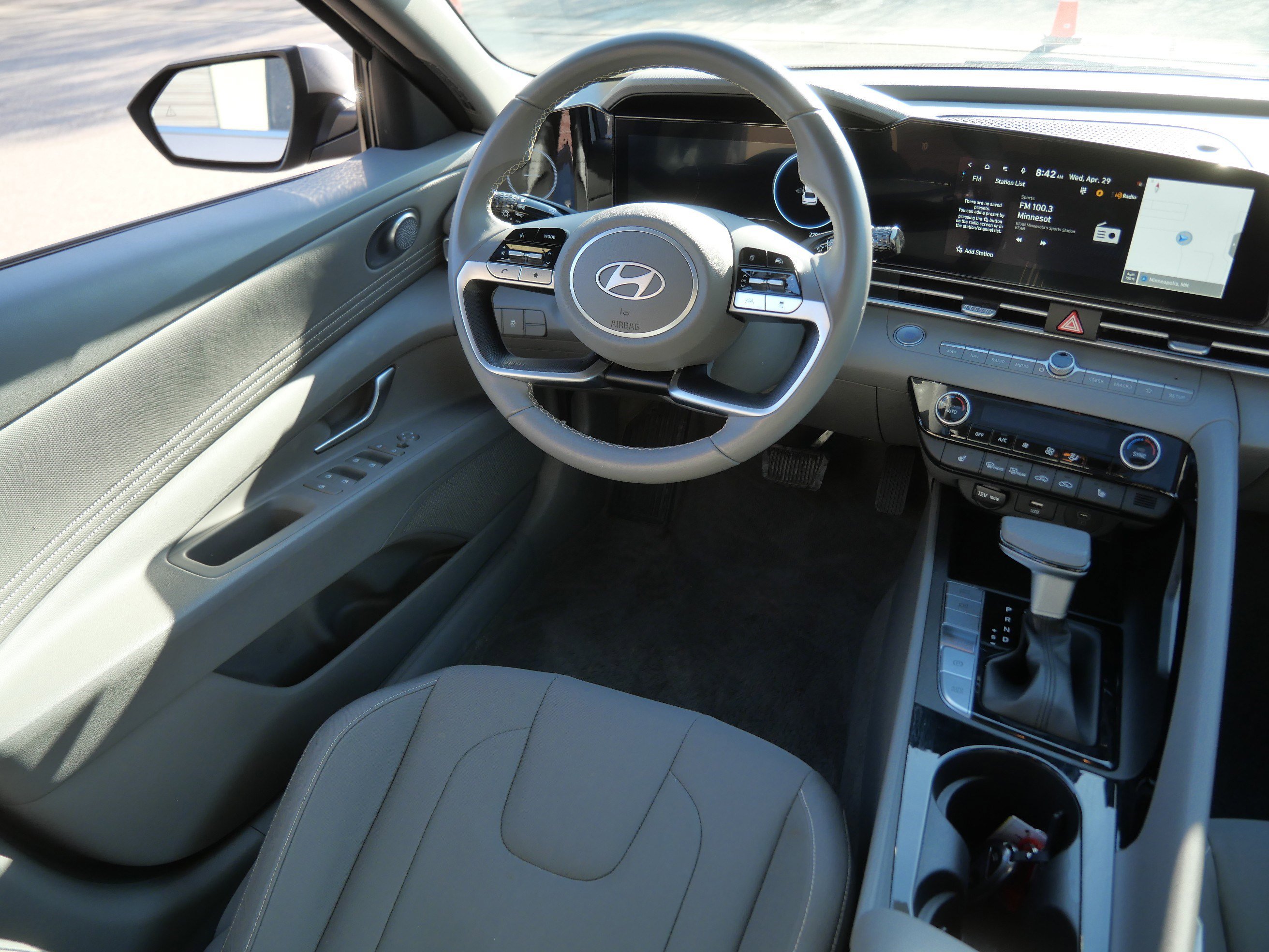 Used 2025 Hyundai Elantra SEL FWD image 9