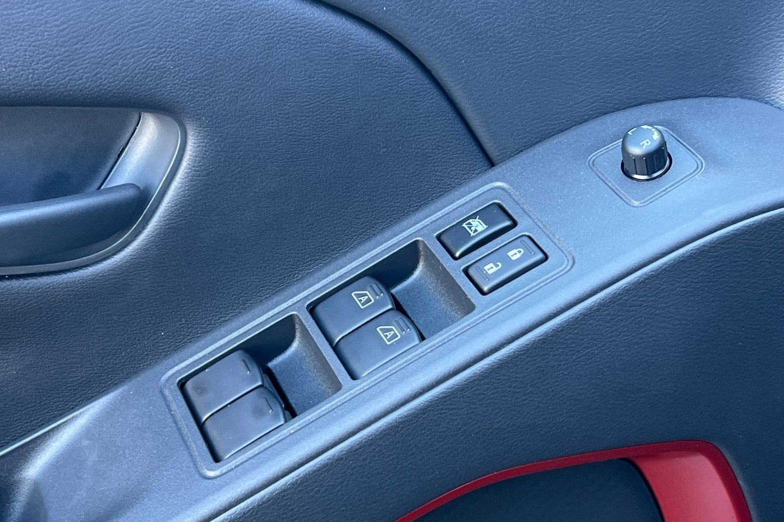 New 2026 Nissan Frontier PRO-4X w/ Pro-4x Convenience Package image 13