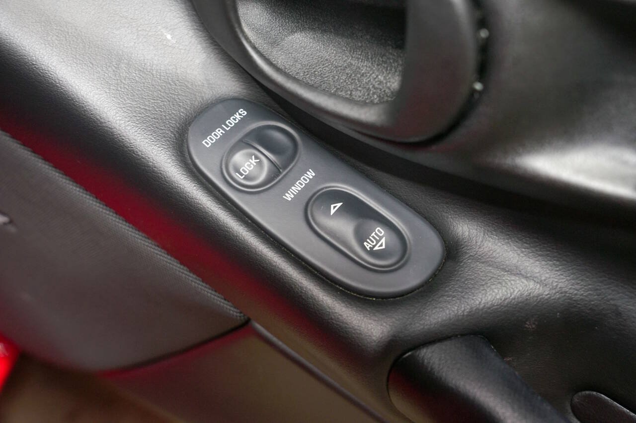 Used 2001 Chevrolet Corvette Coupe RWD image 35