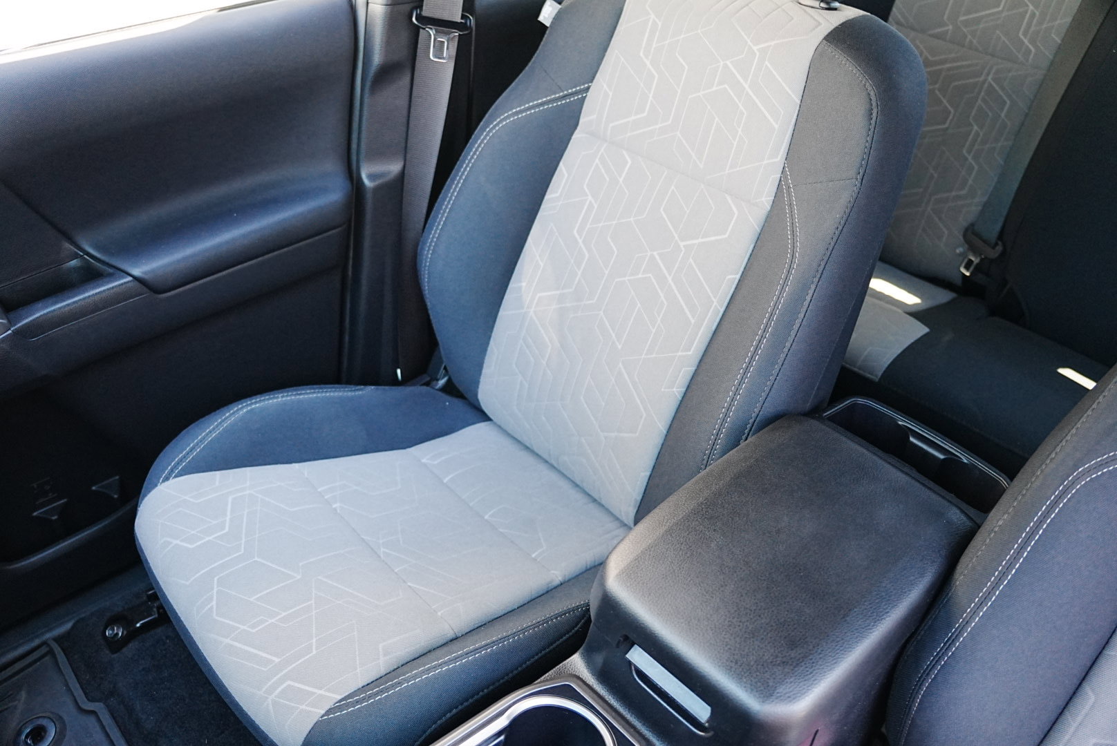 Used 2022 Toyota Tacoma TRD Off-Road image 11