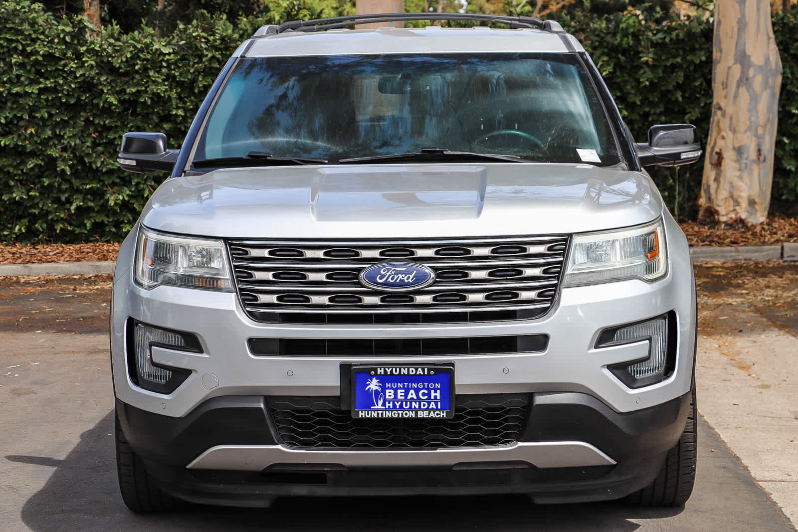 Used 2016 Ford Explorer XLT w/ Equipment Group 202A AWD/4WD image 2