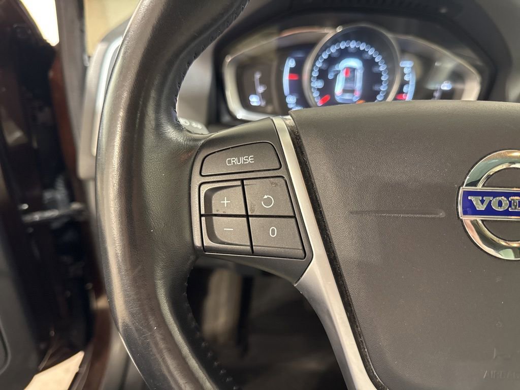 Used 2017 Volvo XC60 T6 Dynamic w/ Climate Package image 9