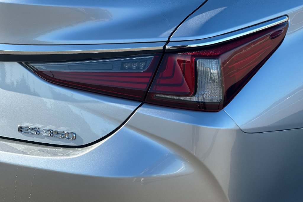 Used 2025 Lexus ES 350 w/ Accessory Package (Z1) FWD image 25
