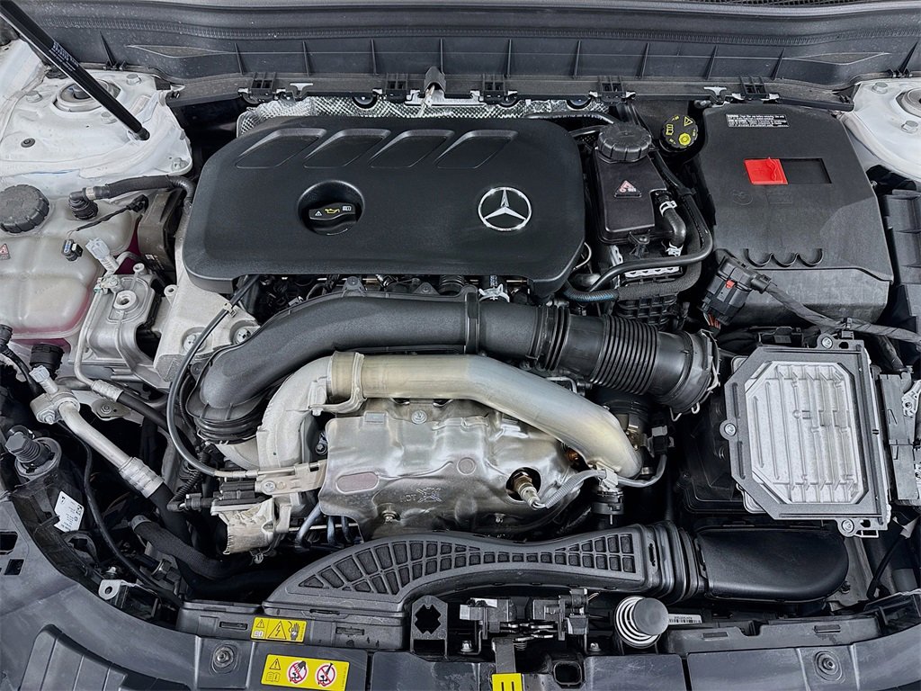 Used 2025 Mercedes-Benz GLB 250 4MATIC image 29