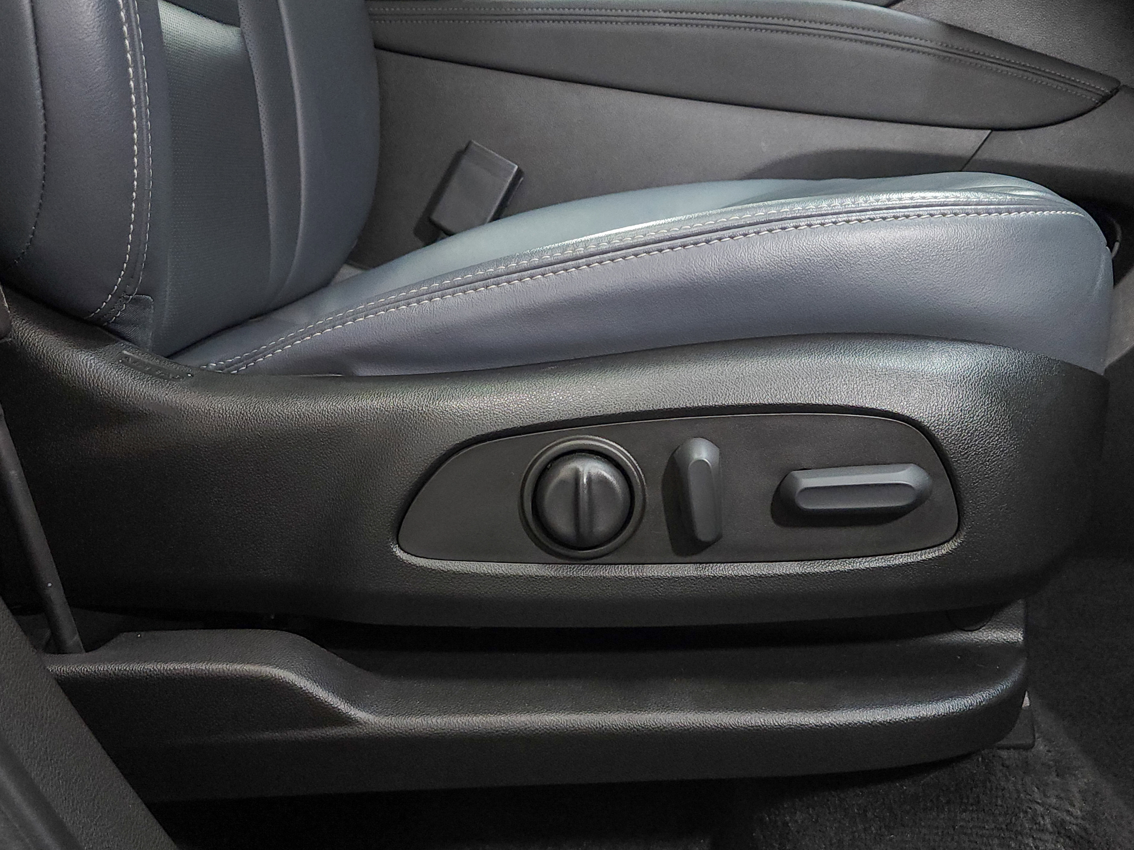 Used 2022 Buick Enclave Essence w/ Experience Buick Package image 54