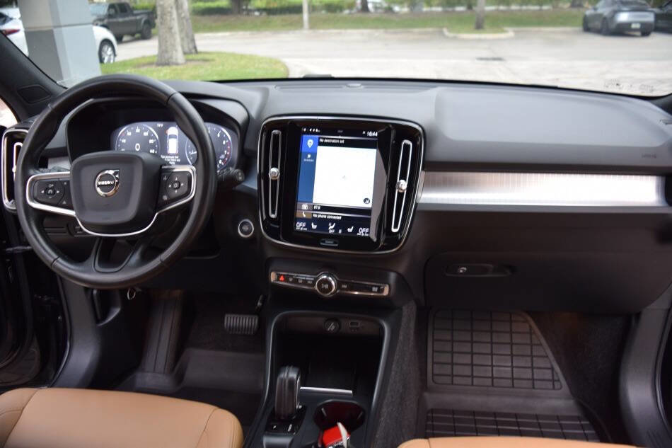 Used 2020 Volvo XC40 T5 Momentum w/ Protection Package Premier image 55