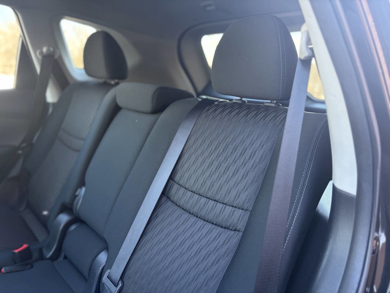 Used 2017 Nissan Rogue SV image 17