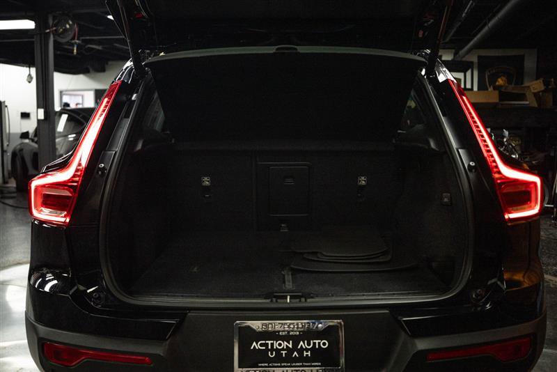 Used 2023 Volvo XC40 B4 Ultimate FWD image 7