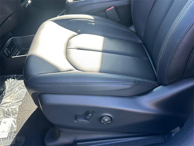 New 2026 Chrysler Pacifica Select image 11