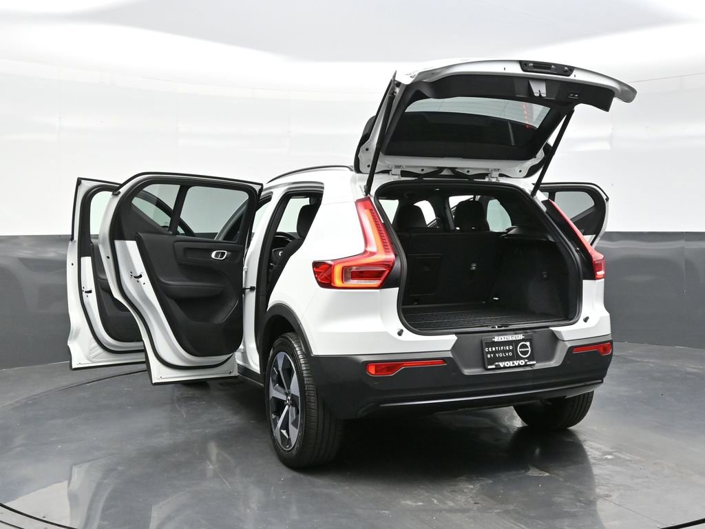 Used 2023 Volvo XC40 B5 Plus w/ Climate Package image 33