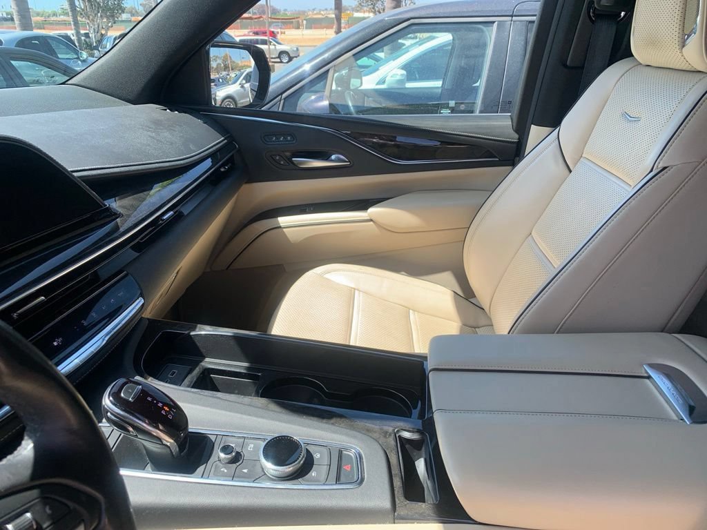 Used 2024 Cadillac Escalade Premium Luxury RWD image 15