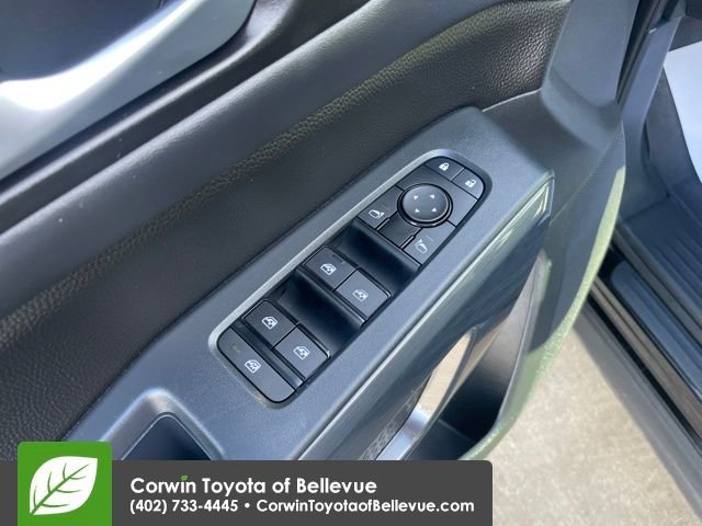 Used 2025 Nissan Pathfinder SL AWD/4WD image 19