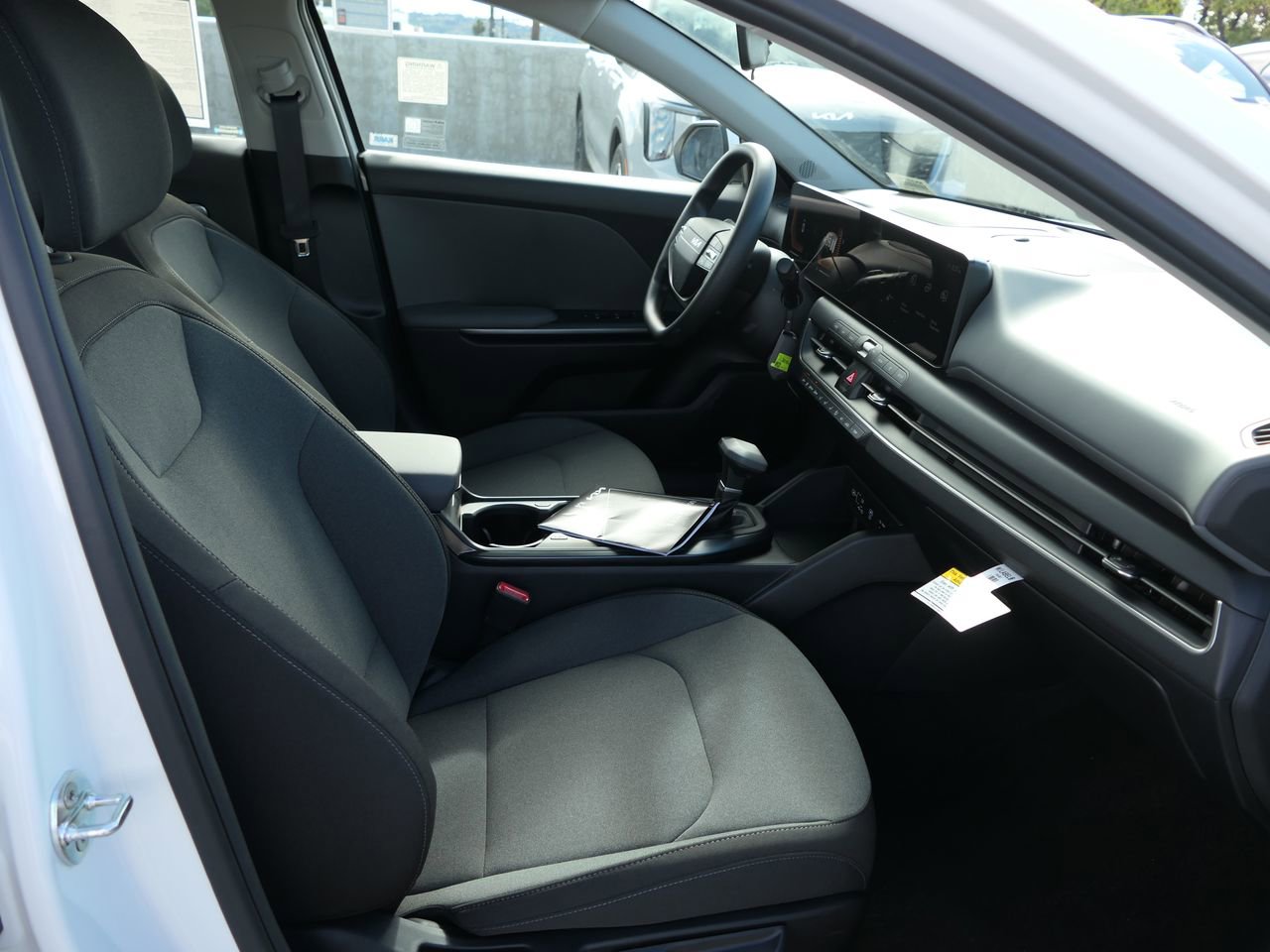 New 2025 Kia K4 LXS image 24