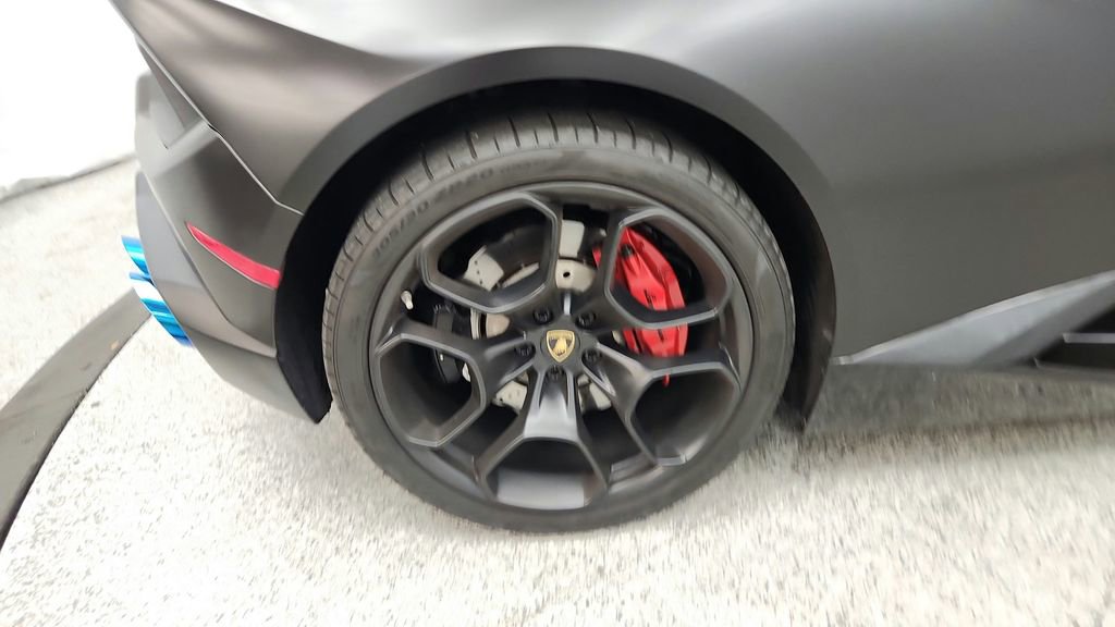 Used 2018 Lamborghini Huracan LP 580-2 image 17