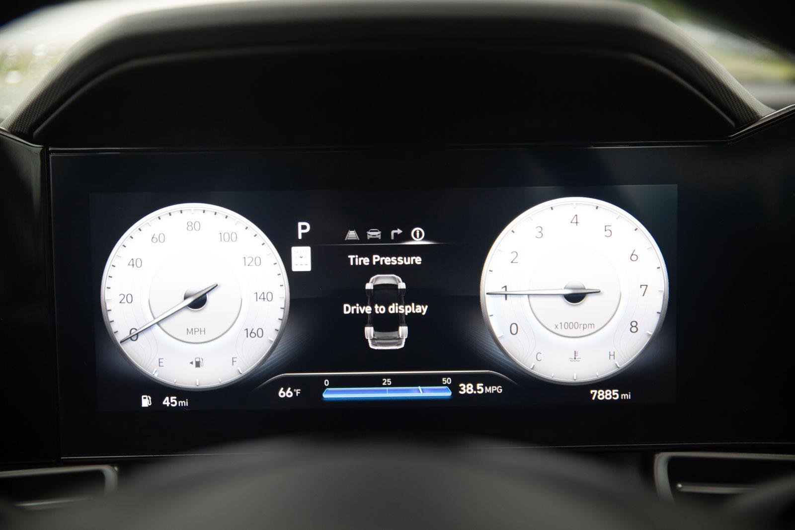 Used 2025 Hyundai Elantra Limited image 12