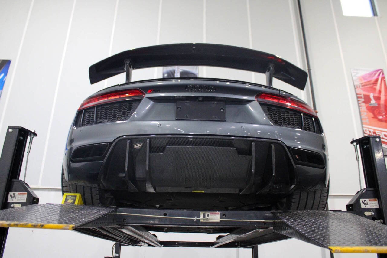 Used 2017 Audi R8 V10 w/ Carbon Exterior Package image 17