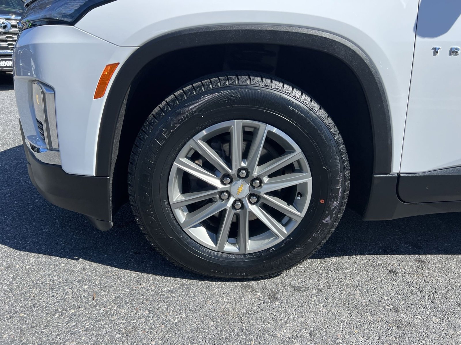 Used 2023 Chevrolet Traverse LT w/ LPO, Floor Liner Package image 12