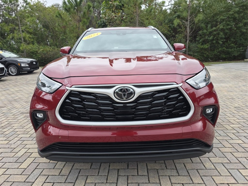 Certified 2024 Toyota Highlander XLE image 2