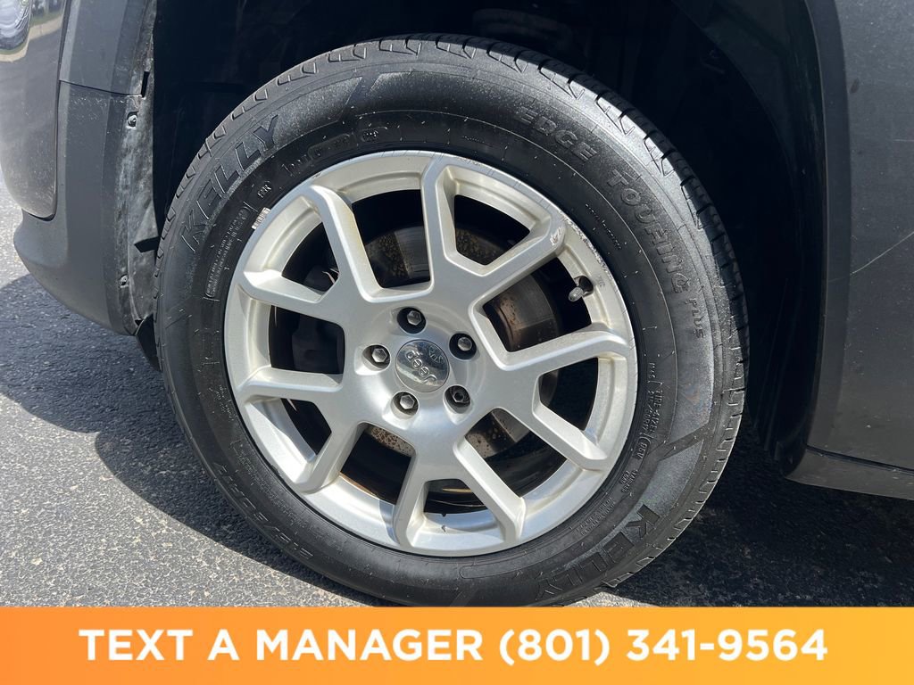 Used 2019 Jeep Renegade Latitude w/ Cold Weather Group image 23