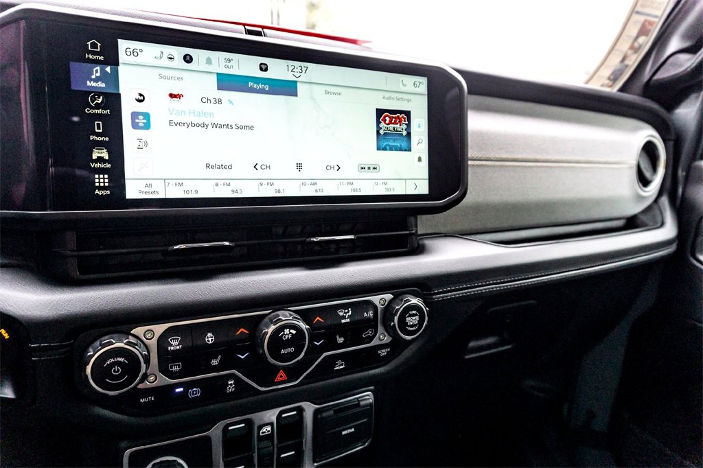 Used 2024 Jeep Wrangler Unlimited Sahara image 23