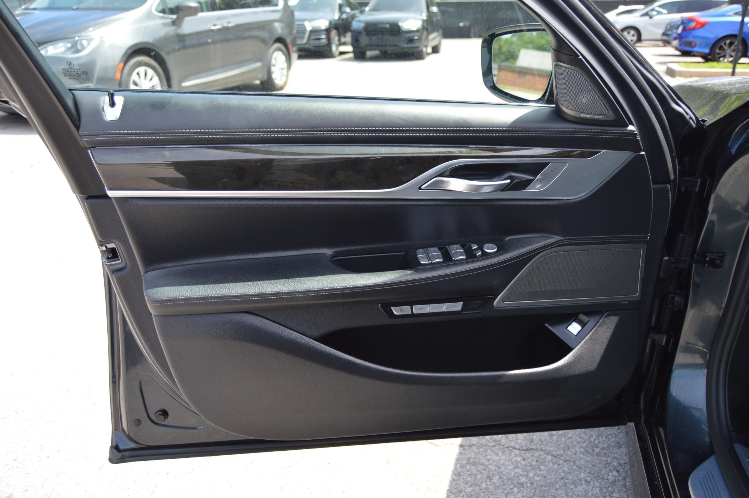 Used 2016 BMW 740i RWD image 21