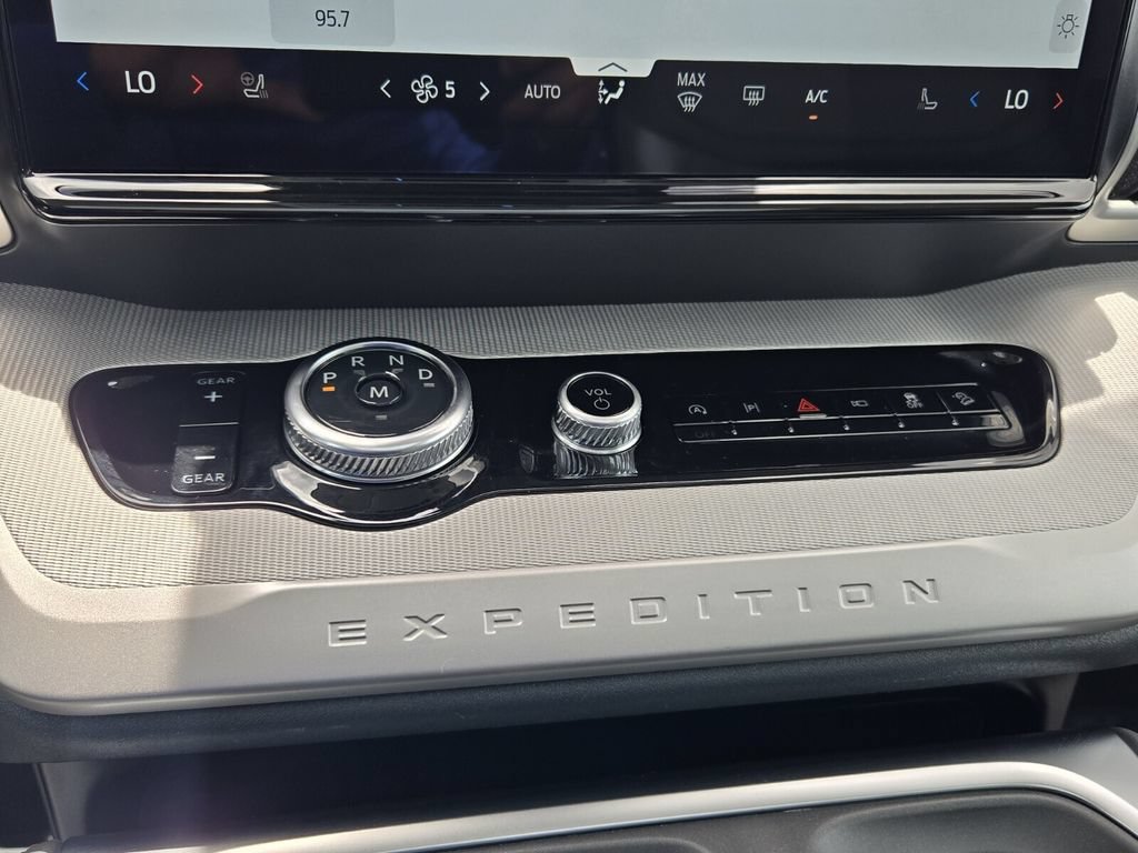 Used 2025 Ford Expedition Active AWD/4WD image 19