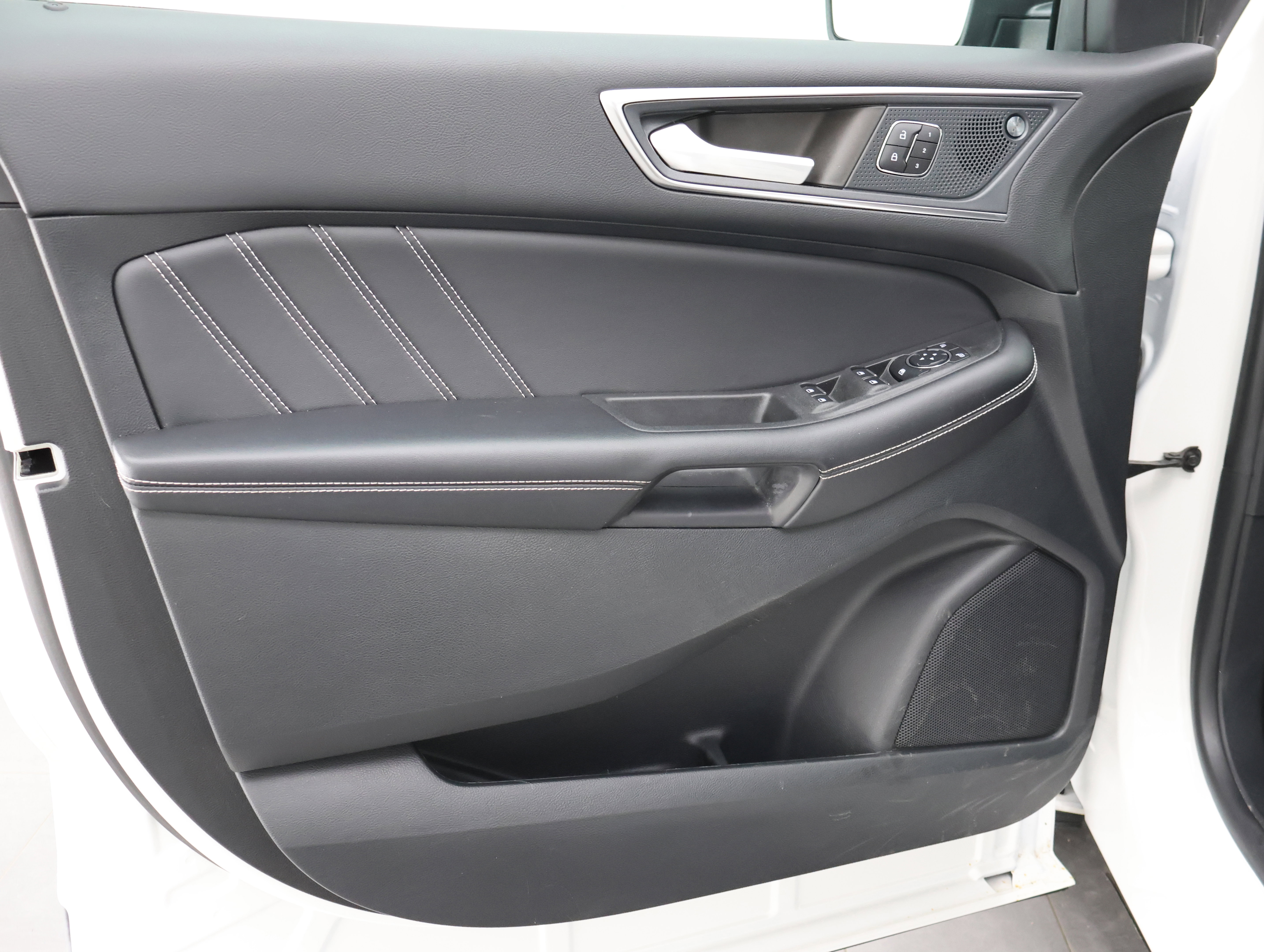 Used 2023 Ford Edge ST image 39