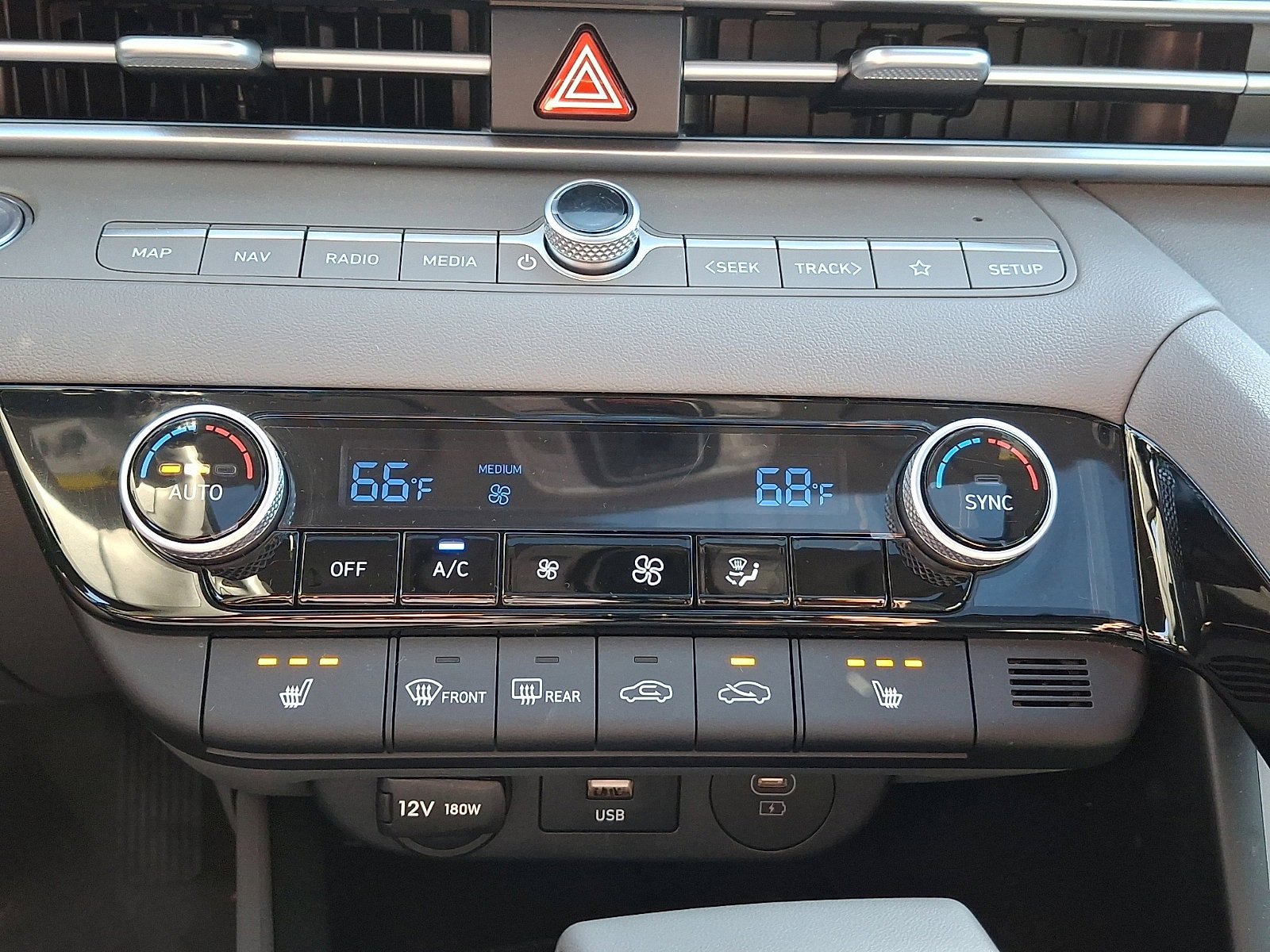 Certified 2025 Hyundai Elantra SEL FWD image 16
