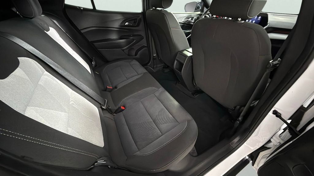 Certified 2024 Chevrolet Trax RS w/ Driver Confidence Package FWD image 33