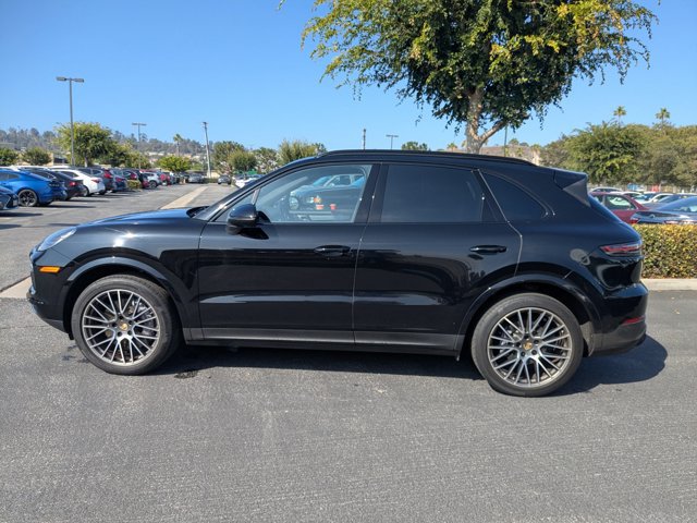 Used 2023 Porsche Cayenne Platinum Edition AWD/4WD image 8