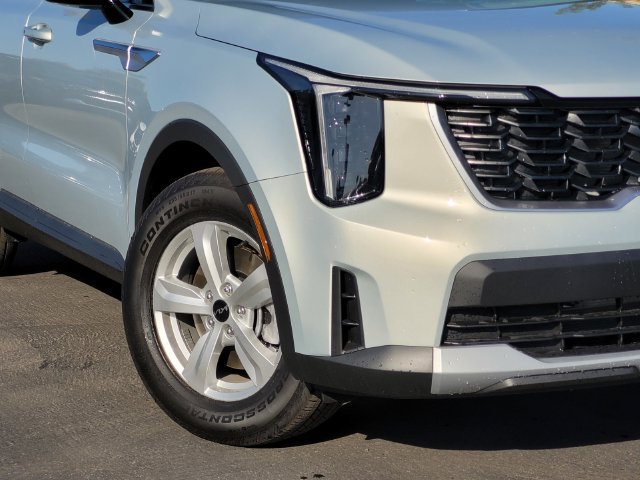 New 2026 Kia Sorento LX FWD image 3