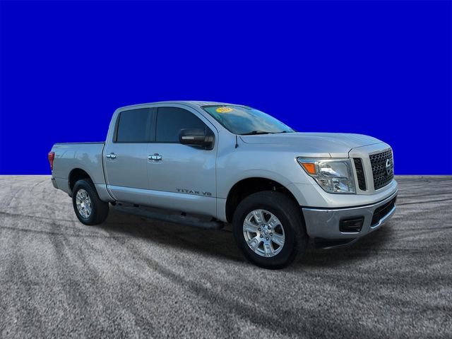 Used 2019 Nissan Titan SV image 2
