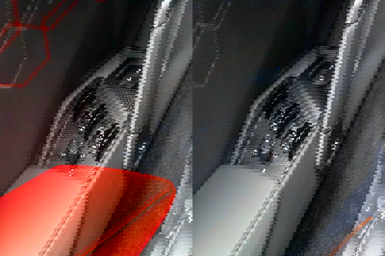 Used 2024 Lamborghini Revuelto image 31