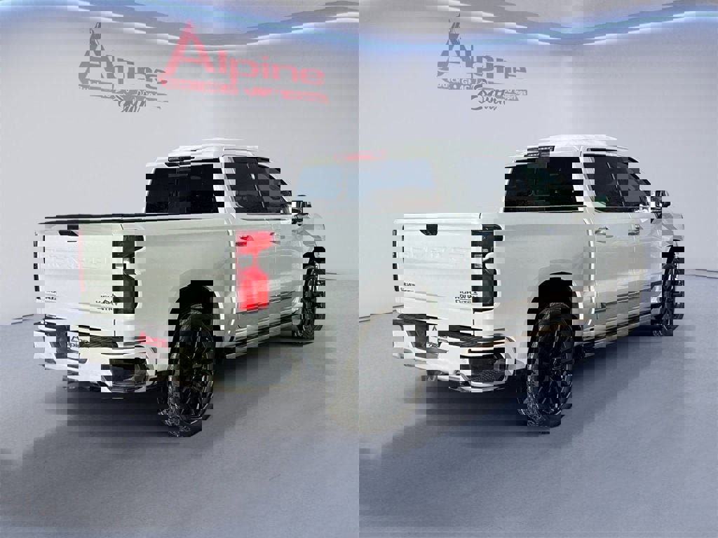 Used 2022 Chevrolet Silverado 1500 High Country w/ High Country Premium Package image 5