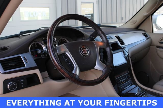 Used 2013 Cadillac Escalade Premium image 2