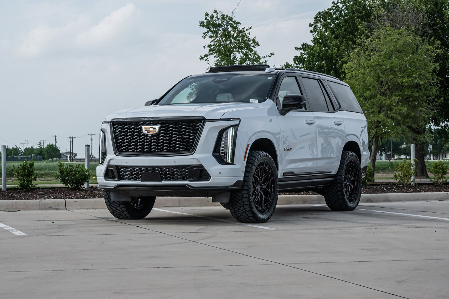 Used 2026 Cadillac Escalade V w/ LPO, ONYX Package AWD/4WD image 5