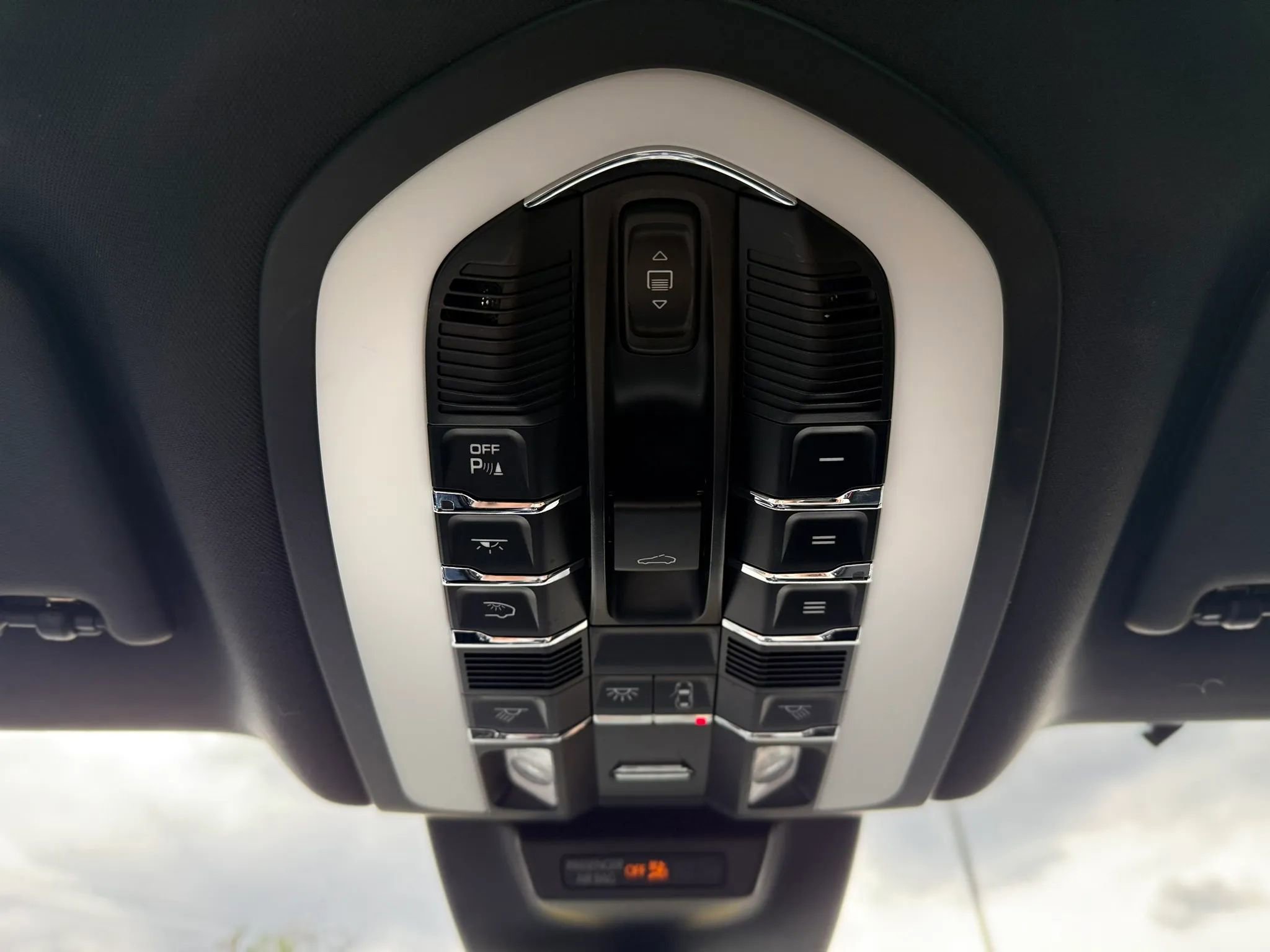 Used 2018 Porsche Macan Sport Edition AWD/4WD image 40