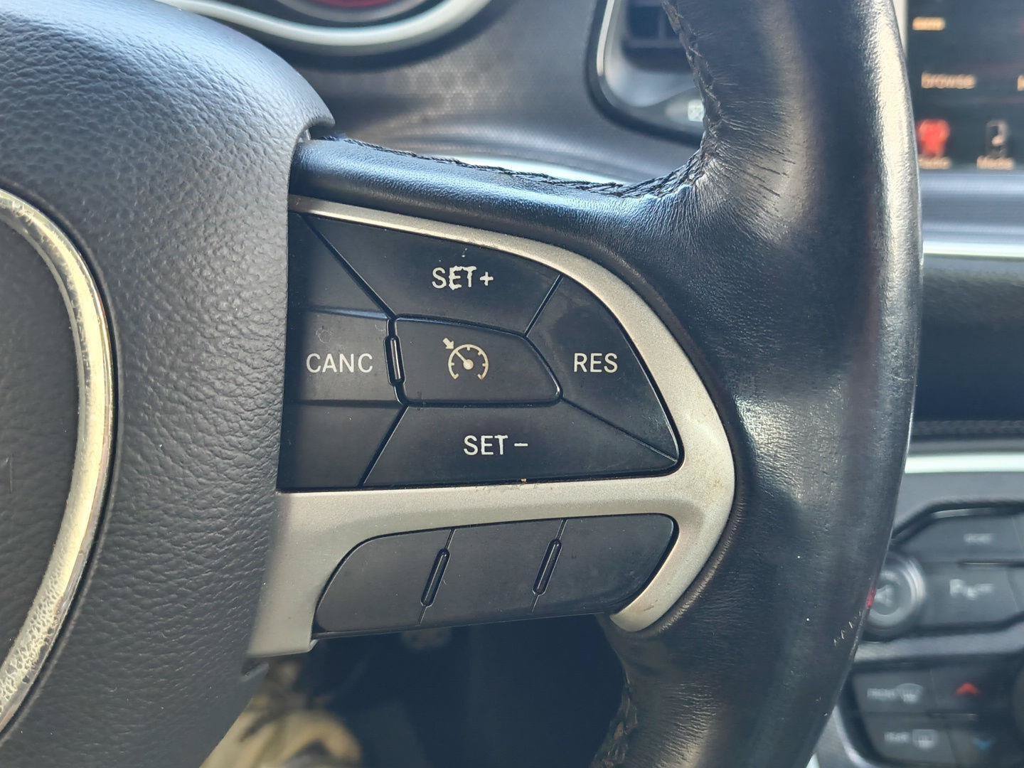 Used 2015 Dodge Challenger R/T Plus RWD image 10