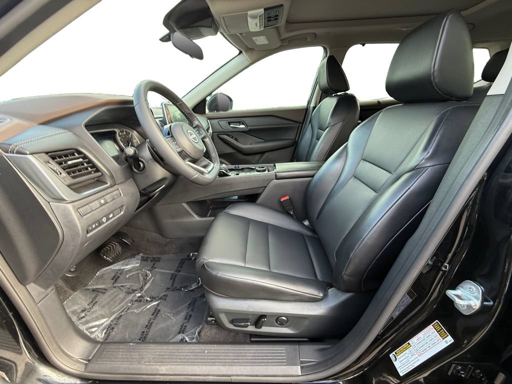 Used 2023 Nissan Rogue SV AWD/4WD image 9
