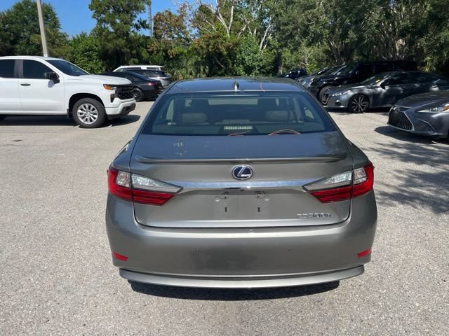 Used 2017 Lexus ES 300h FWD image 3