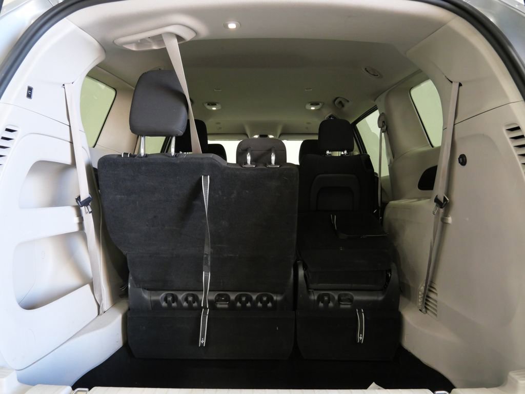 Used 2023 Chrysler Voyager LX image 27