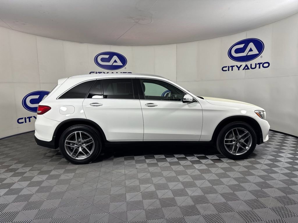 Used 2017 Mercedes-Benz GLC 300 image 2