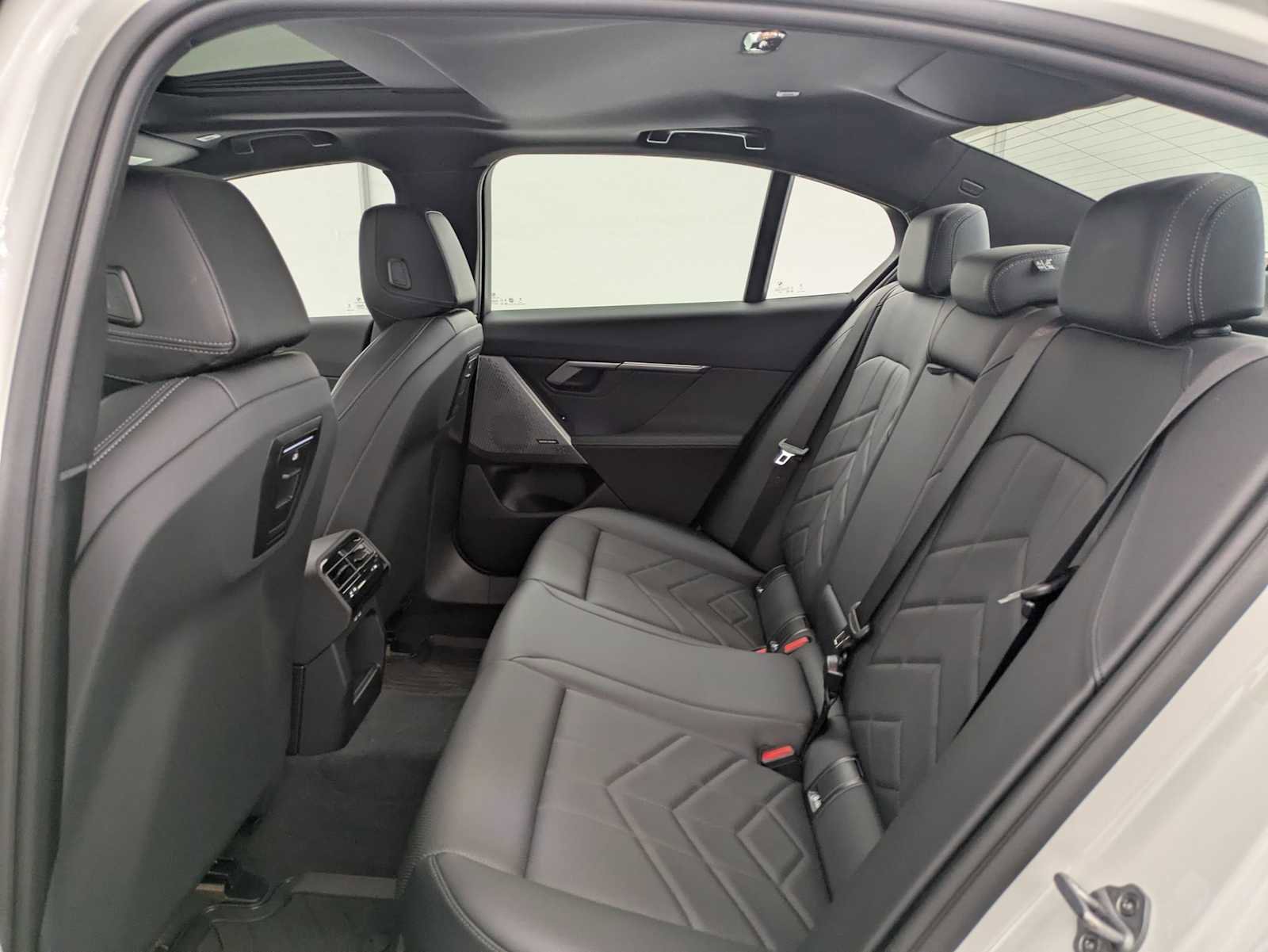 Used 2025 BMW 530i xDrive w/ Premium Package AWD/4WD image 21