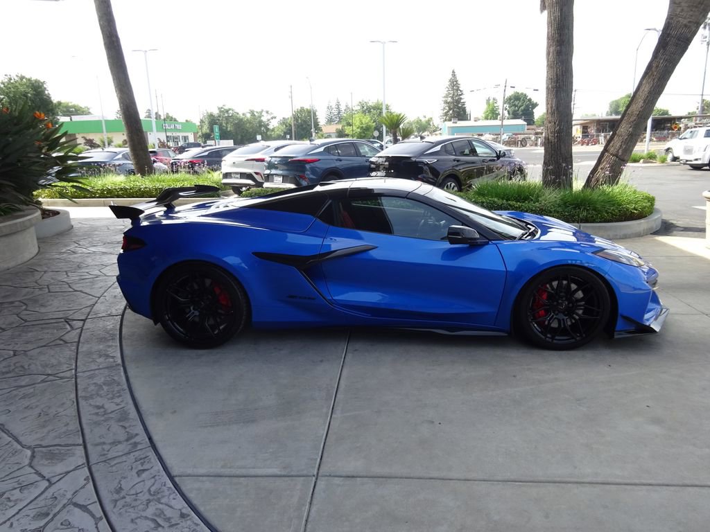 Used 2024 Chevrolet Corvette Z06 RWD image 12