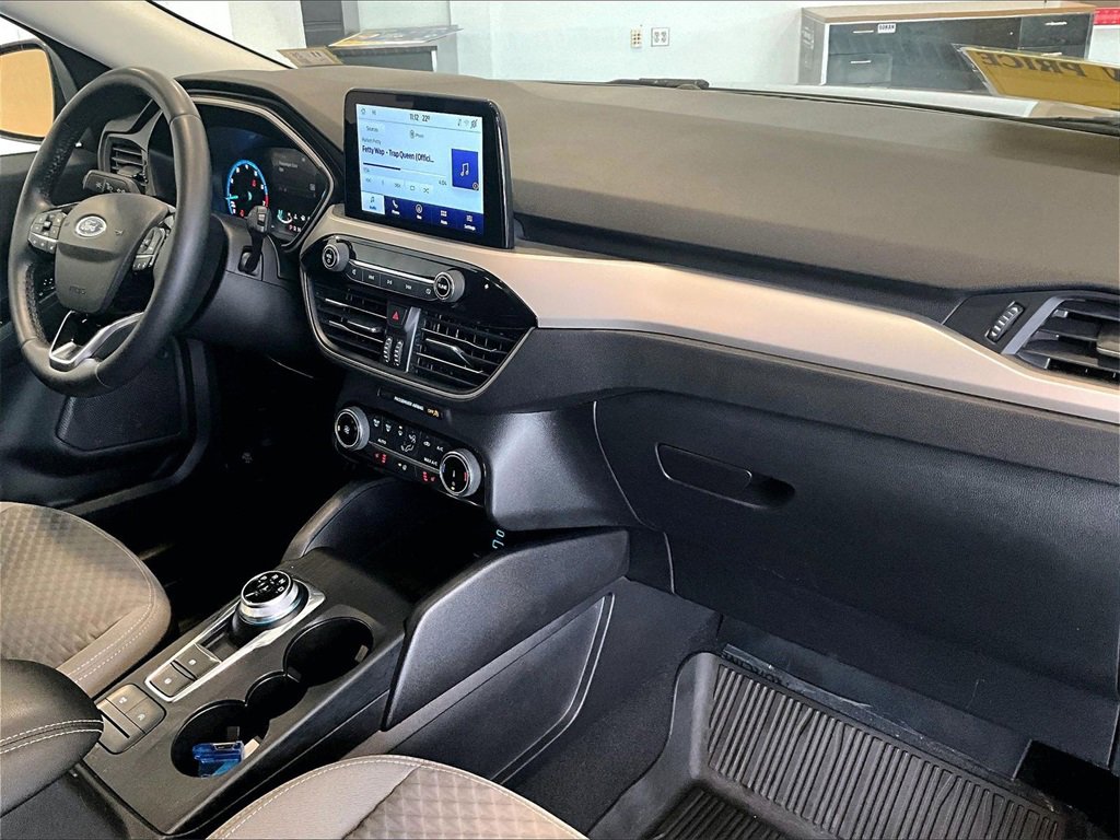 Used 2022 Ford Escape SE w/ Cold Weather Package image 14